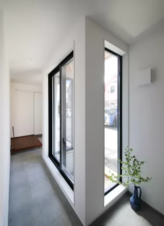 土間書斎と回遊LDKがある3階建ての家