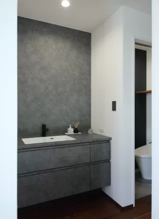 土間書斎と回遊LDKがある3階建ての家