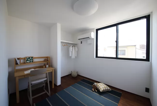 土間書斎と回遊LDKがある3階建ての家