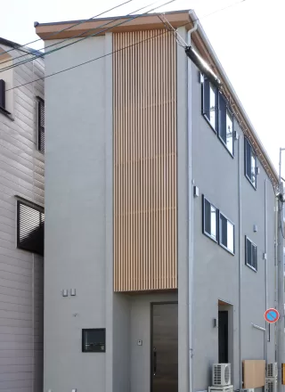 土間書斎と回遊LDKがある3階建ての家