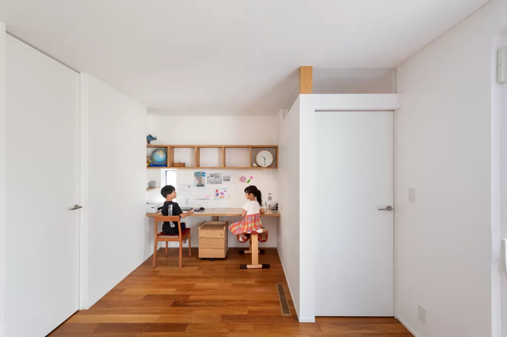 家族の暮らしに馴染んでいく、間取りと居場所