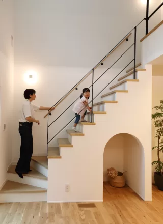 八瀬の森と暮らす、和モダンの家